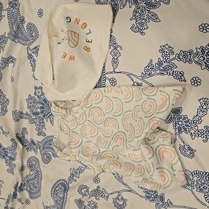 ❤️10/$30 New carter's newborn rainbow jumper and hat